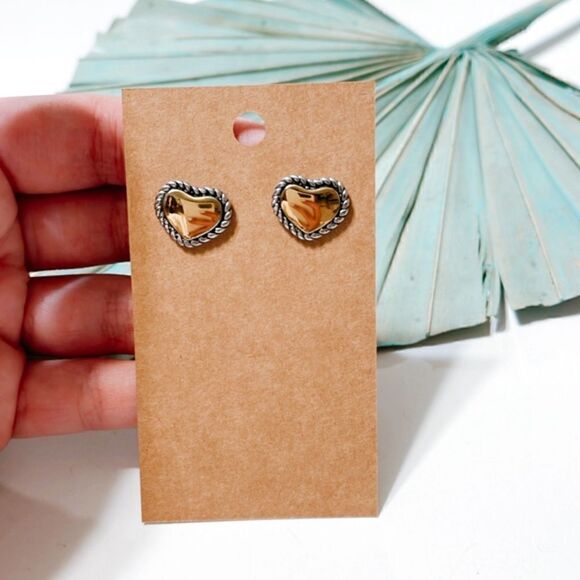 Minimalist heart stud earrings #261 - Picture 4 of 4